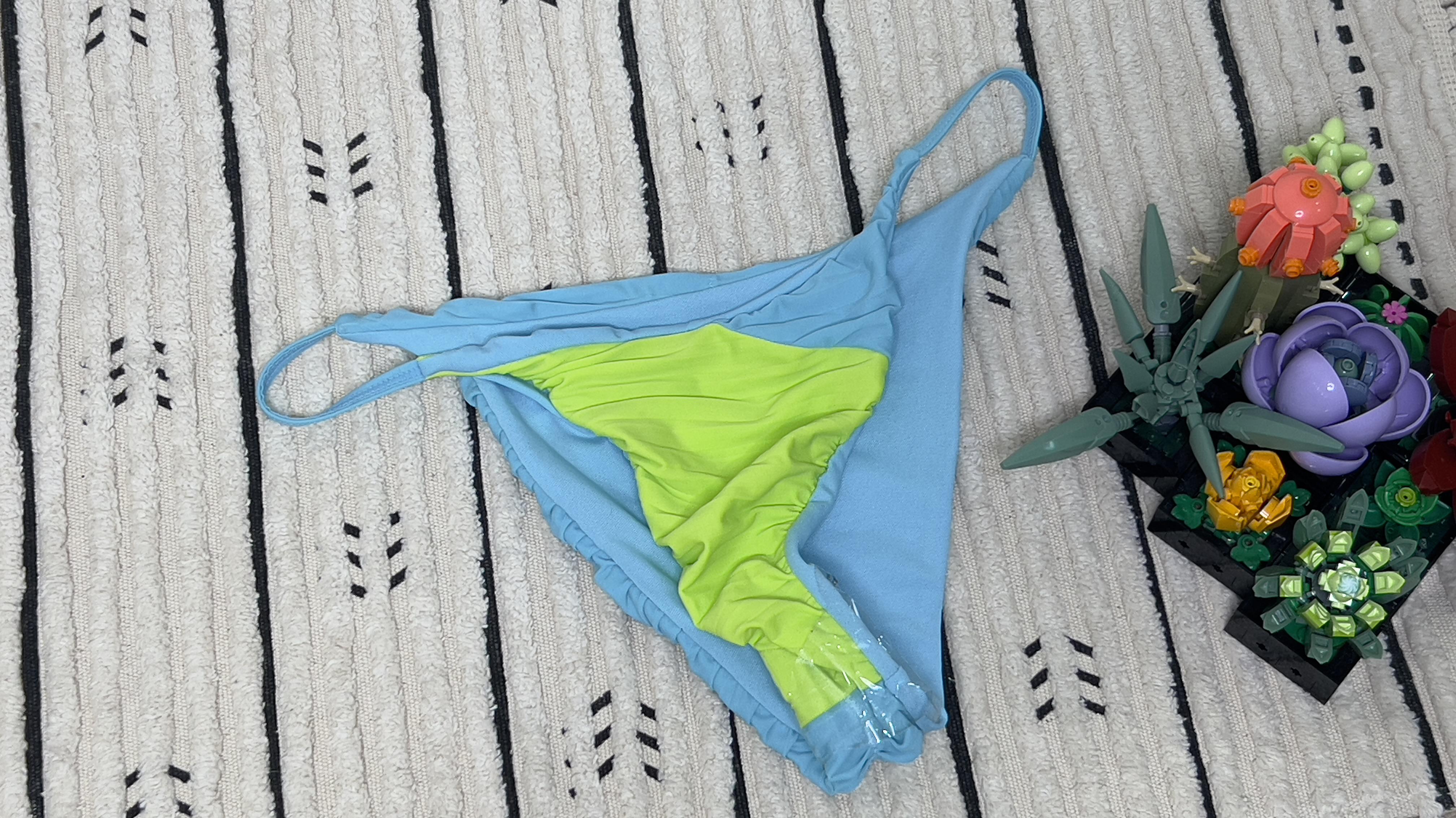 Плавки PrettyLittleThing XL Блакитно-салатовий