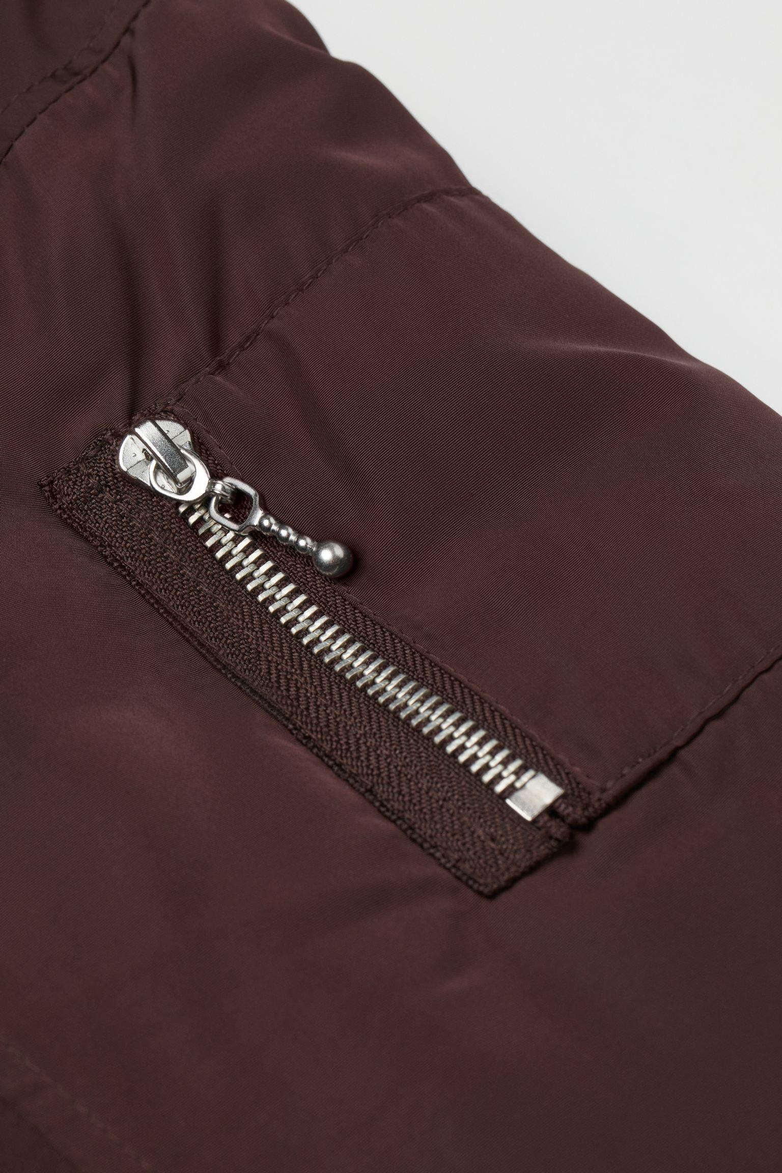 Бомбер DIVIDED XL Темно-коричневий (S6081024843) - фото 3 Бомбер DIVIDED XL Темно-коричневий (S6081024843) - фото 3