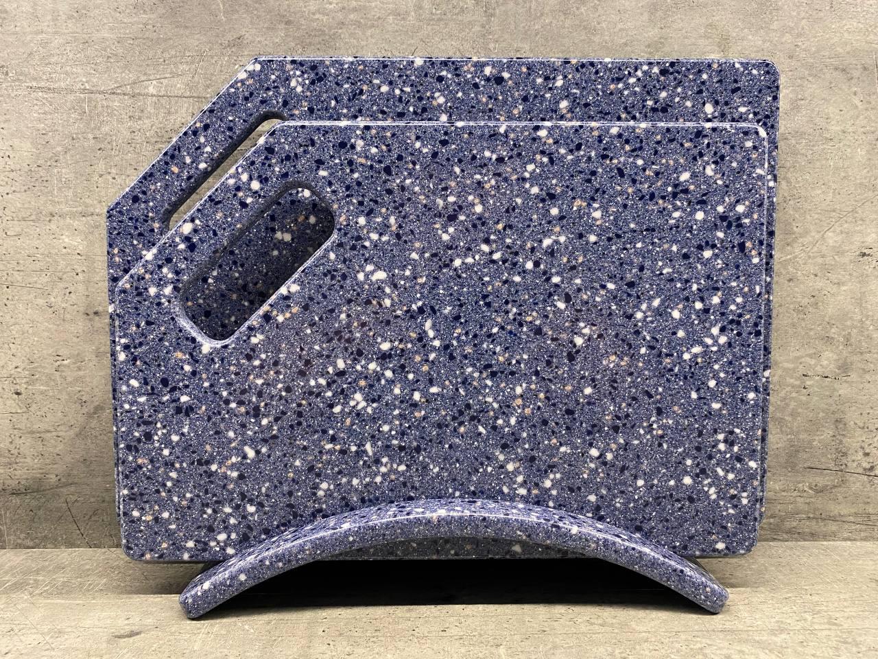 Набір дощок кухонних Pebble Blue із штучного каменю на підставці 2 шт. (228) Набір дощок кухонних Pebble Blue із штучного каменю на підставці 2 шт. (228)