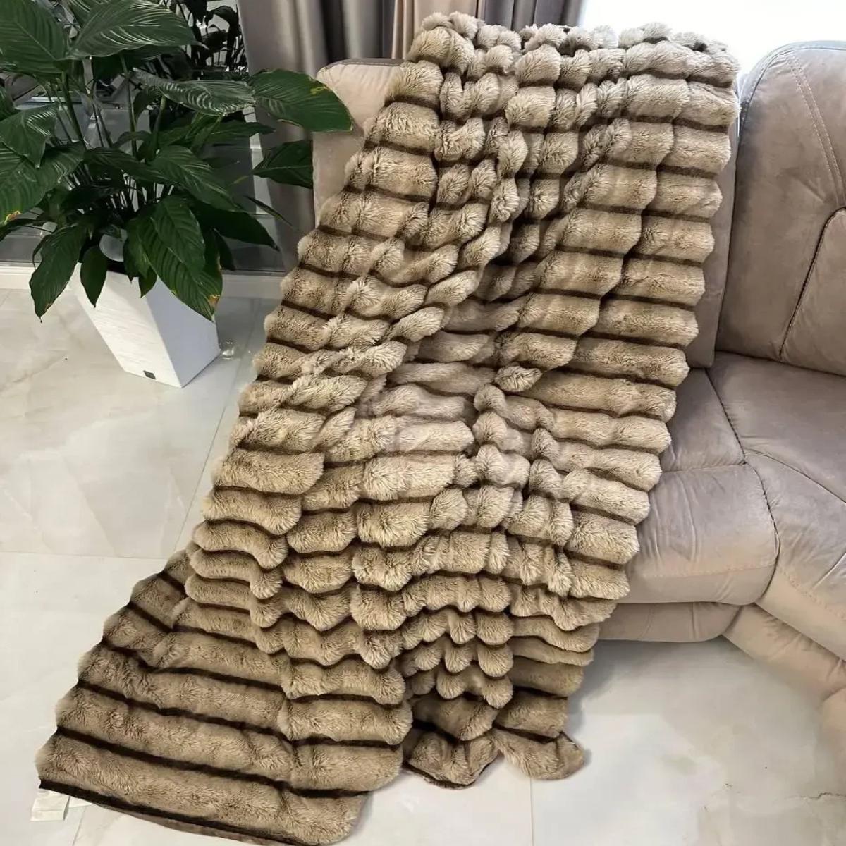 Плед корейский стиль Koloco Кролик евро ширина полоски 10 см 200х230 см Коричневый (40670) - фото 1 Плед корейский стиль Koloco Кролик евро ширина полоски 10 см 200х230 см Коричневый (40670) - фото 1