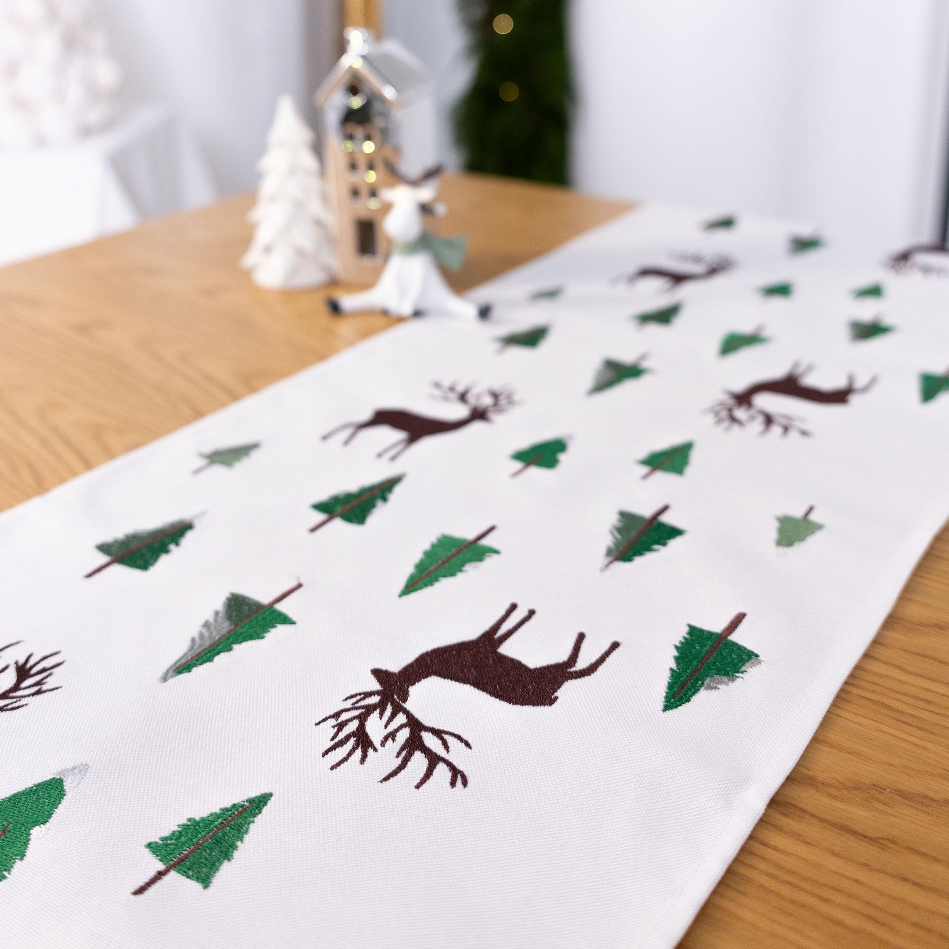 Доріжка на стіл новорічна Едельвіка Ялинковий ліс з китичками 1,6х0,4 м (549-25//09) - фото 2 Доріжка на стіл новорічна Едельвіка Ялинковий ліс з китичками 1,6х0,4 м (549-25//09) - фото 2