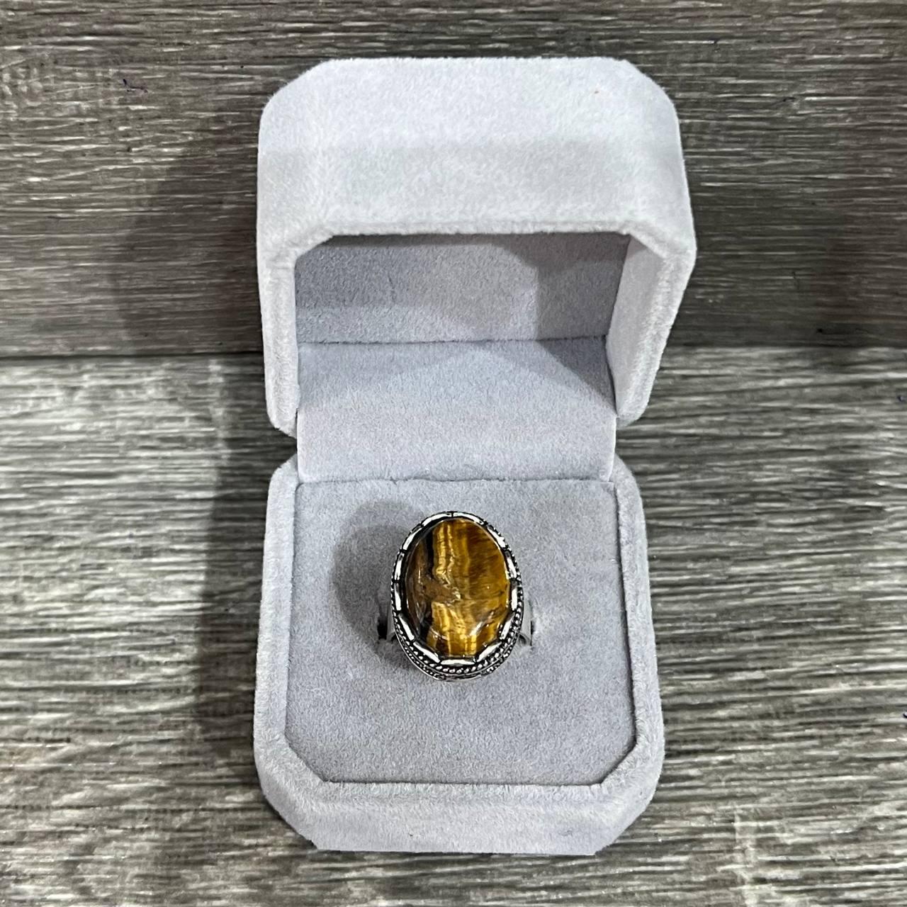 Кольцо с натуральным камнем Тигровый глаз в серебристой оправе регулируемый размер от 17 до 19 мм в бархатной коробочке (16273)