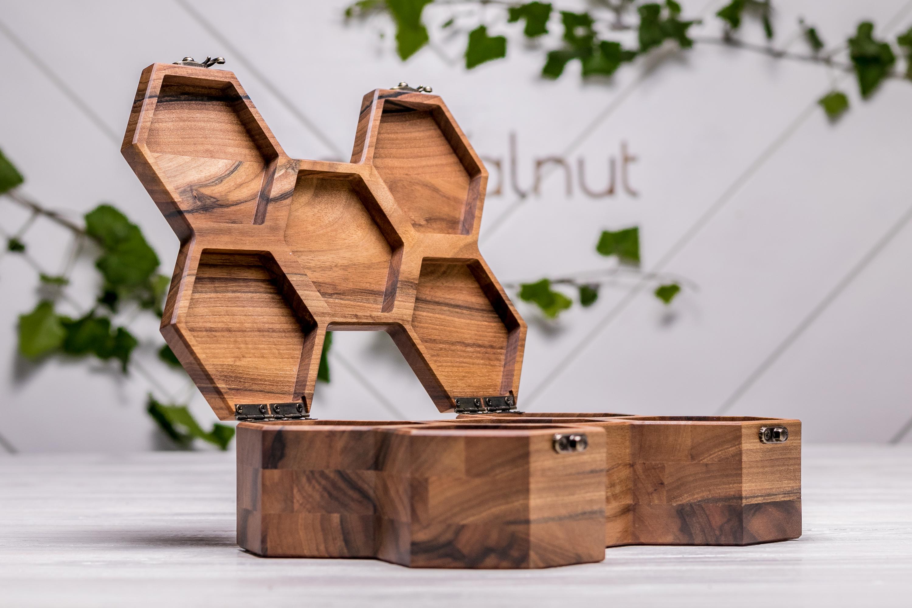 Органайзер деревянный EcoWalnut для наручных часов с гравировкой на подарок (EB-16.5.2) - фото 14