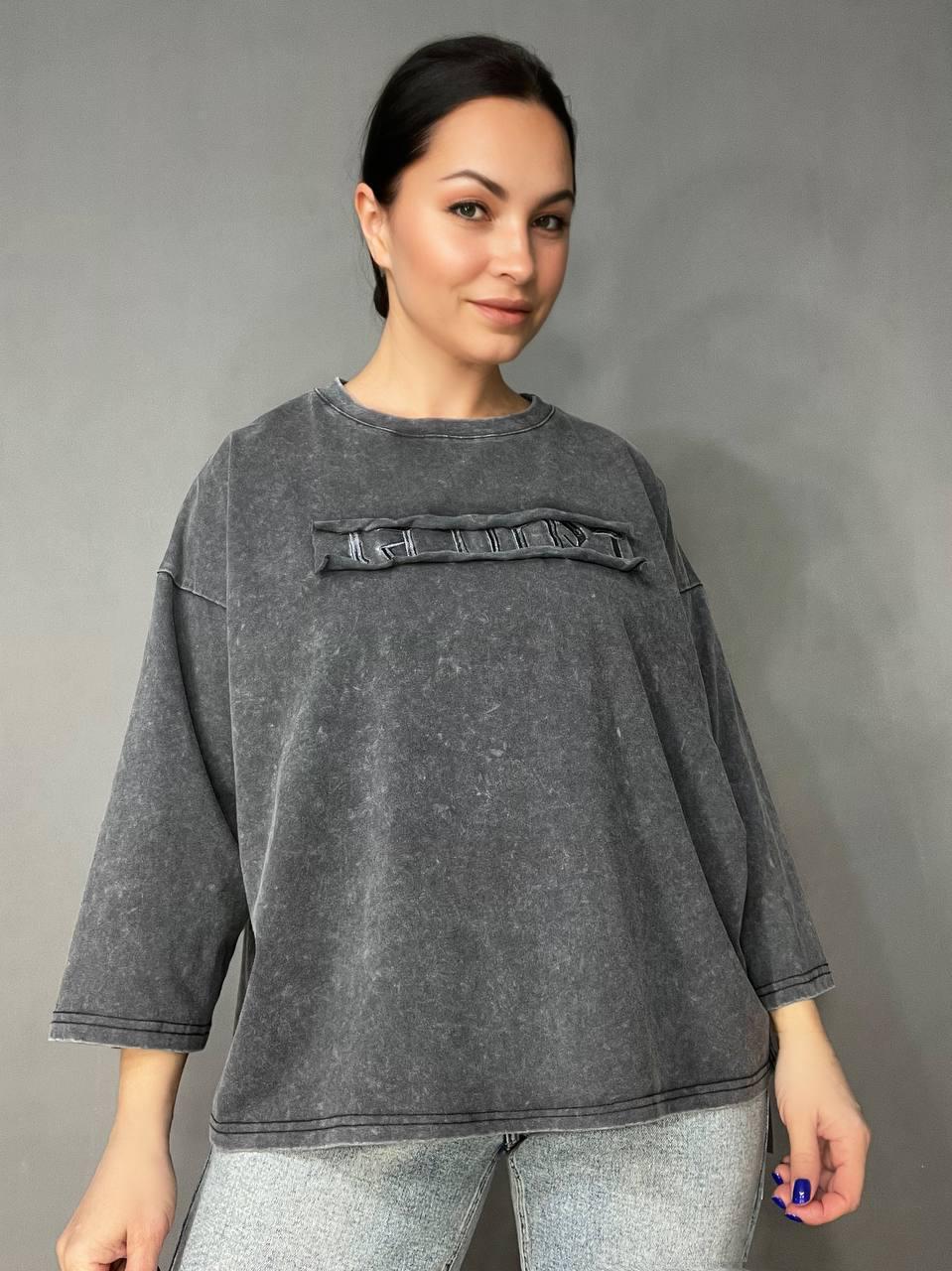 Футболка жіноча A-N 26029 широка варена тай дай довгий рукав 3\4 з вишивкою попереду OS Сірий (4015)