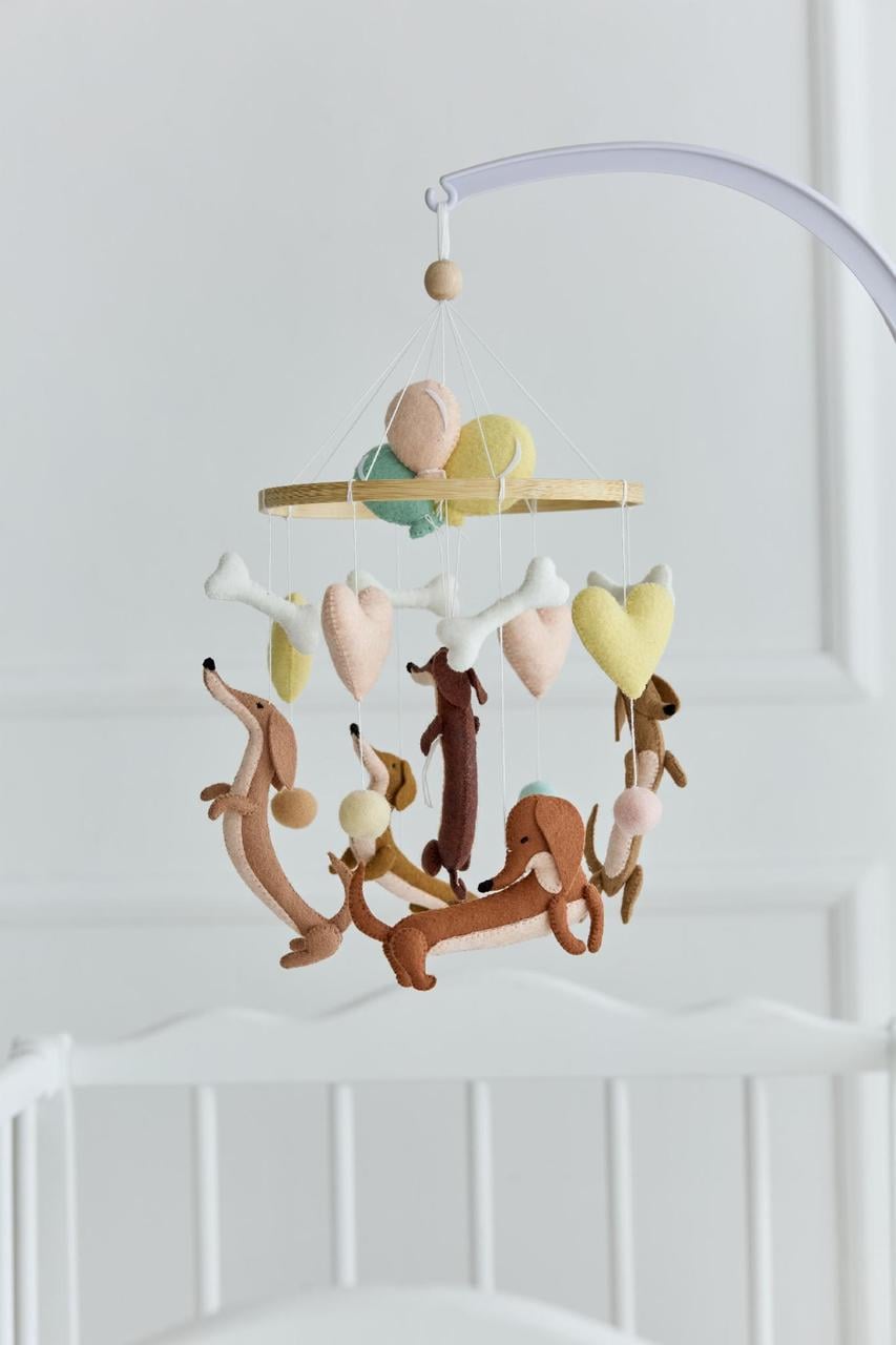 Мобиль детский музыкальный WoollyFox Забавные таксы на 35 мелодий (27861195)