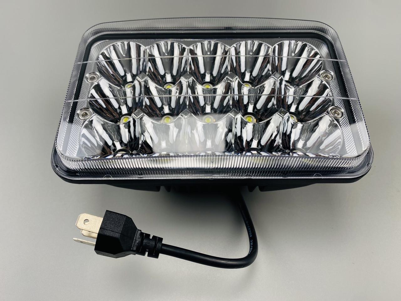 Фара рабочая автомобильная LED прямоугольная 45W 15 ламп дальний и ближний луч 10/30V 6000K Фара рабочая автомобильная LED прямоугольная 45W 15 ламп дальний и ближний луч 10/30V 6000K