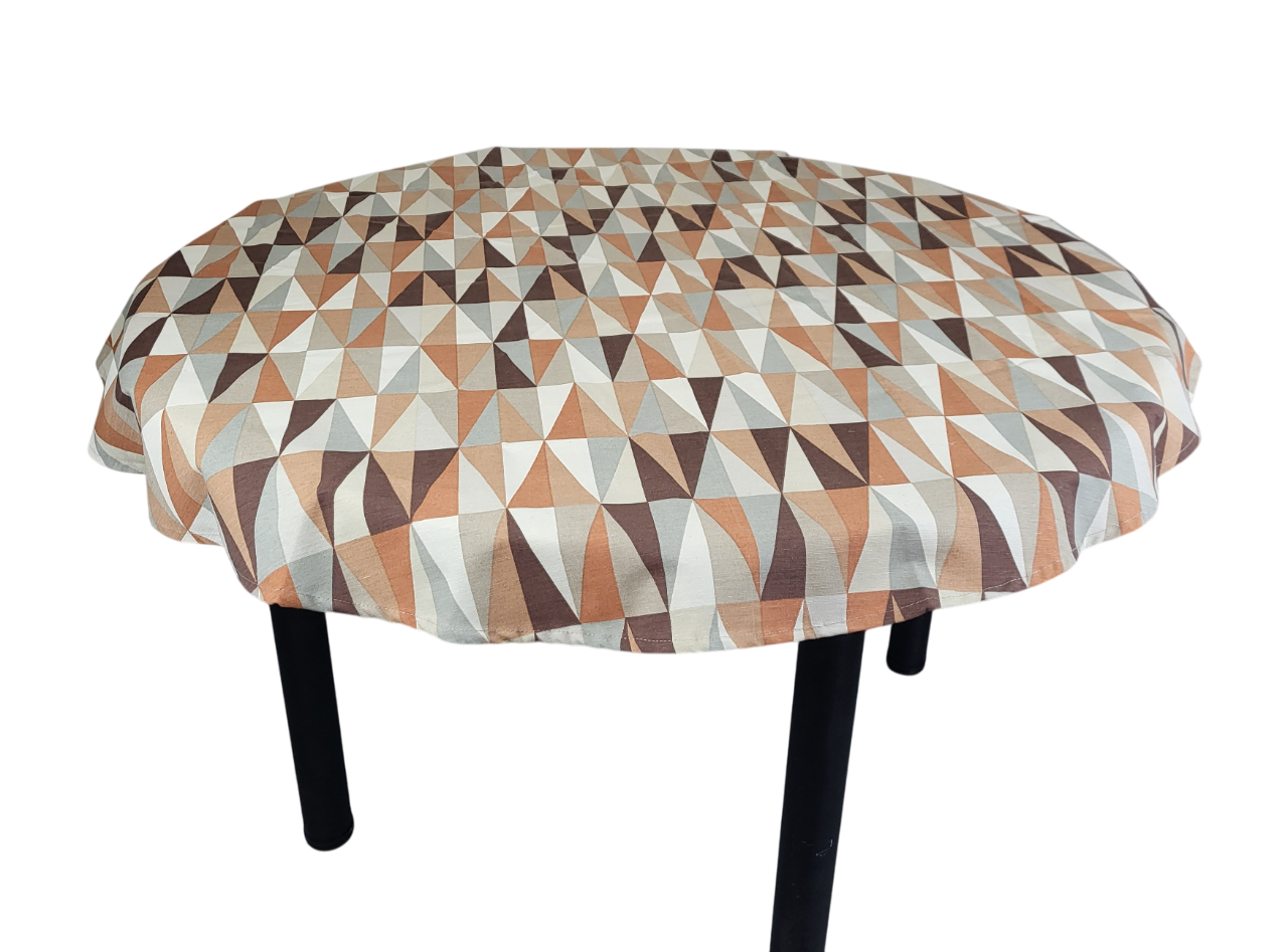 Скатерть круглая с коричневыми ромбами d 130 см (1616) - фото 3 Скатерть круглая с коричневыми ромбами d 130 см (1616) - фото 3