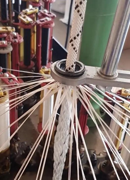 Шнур статический 10 мм 48 класс 100 м с карабином 30 кН 1 шт. (10113477) - фото 2 Шнур статический 10 мм 48 класс 100 м с карабином 30 кН 1 шт. (10113477) - фото 2