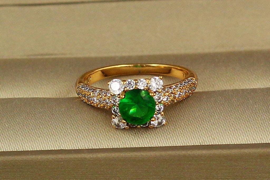 Кольцо Xuping Jewelry с зеленым камнем в квадрате из белых камней р. 16 Золотистый (1557183536)