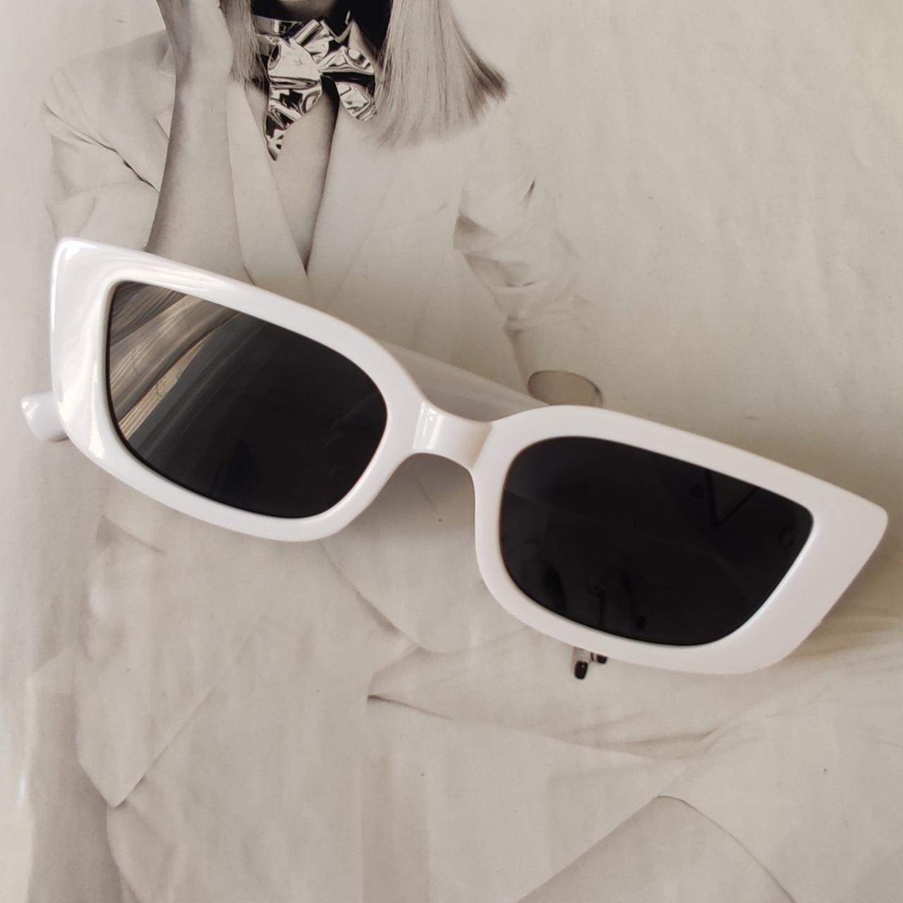 Солнцезащитные очки женские с V-образным декором Белый (43558)