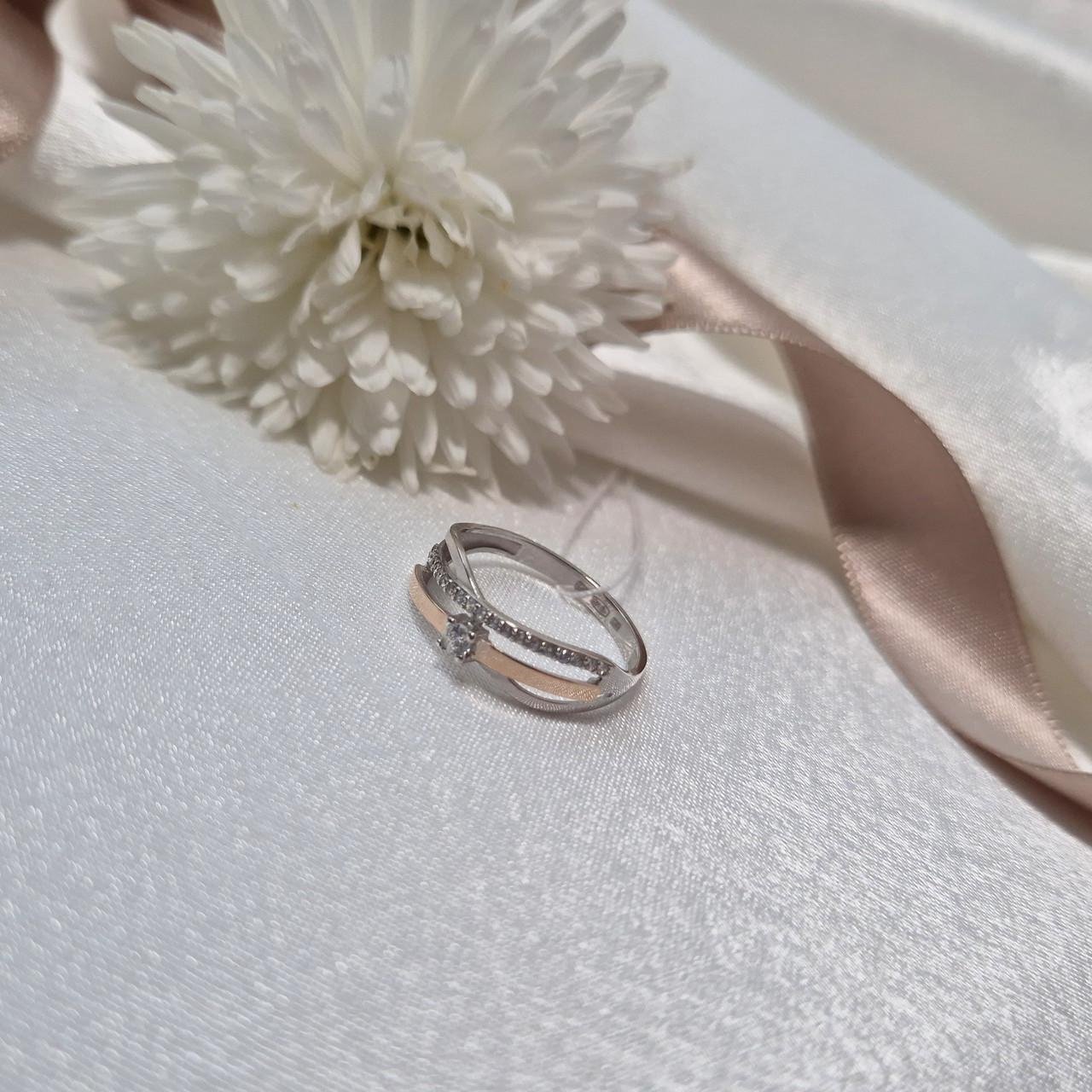 Каблучка із золотою пластиною з білими каменями срібло 925 проби золото 375 1,48 г р. 18,0 (1682к) - фото 6 Каблучка із золотою пластиною з білими каменями срібло 925 проби золото 375 1,48 г р. 18,0 (1682к) - фото 6