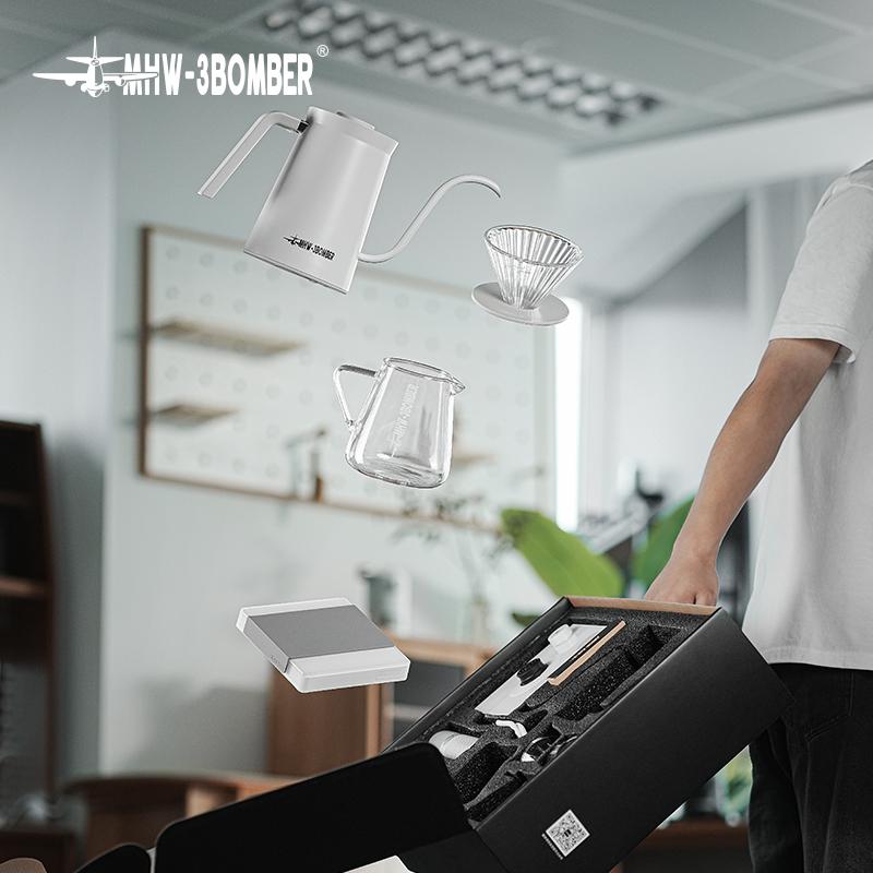 Подарунковий набір бариста MHW-3BOMBER Assassin M1 Drip Coffee Set 9в1 Білий (CS7007W-OS) - фото 4 Подарунковий набір бариста MHW-3BOMBER Assassin M1 Drip Coffee Set 9в1 Білий (CS7007W-OS) - фото 4