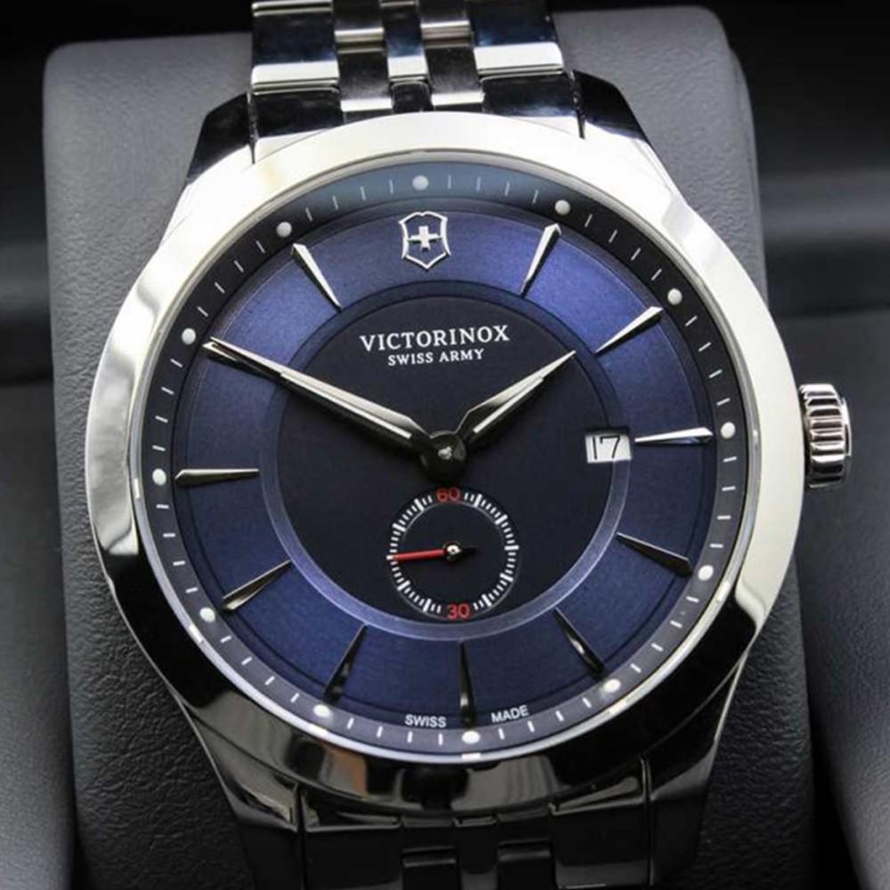 Наручний годинник чоловічий Victorinox Swiss Army Alliance Large кварцевий Silver (V241763.1 + ніж V.10158) - фото 5 Наручний годинник чоловічий Victorinox Swiss Army Alliance Large кварцевий Silver (V241763.1 + ніж V.10158) - фото 5