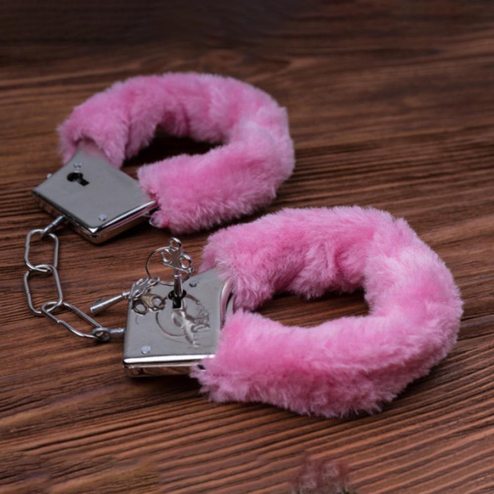Наручники с мехом игровые металлические с ключами Розовый - фото 11 Наручники с мехом игровые металлические с ключами Розовый - фото 11