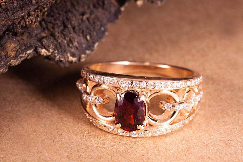 Кільце з червоного золота з гранатом (2249375307)