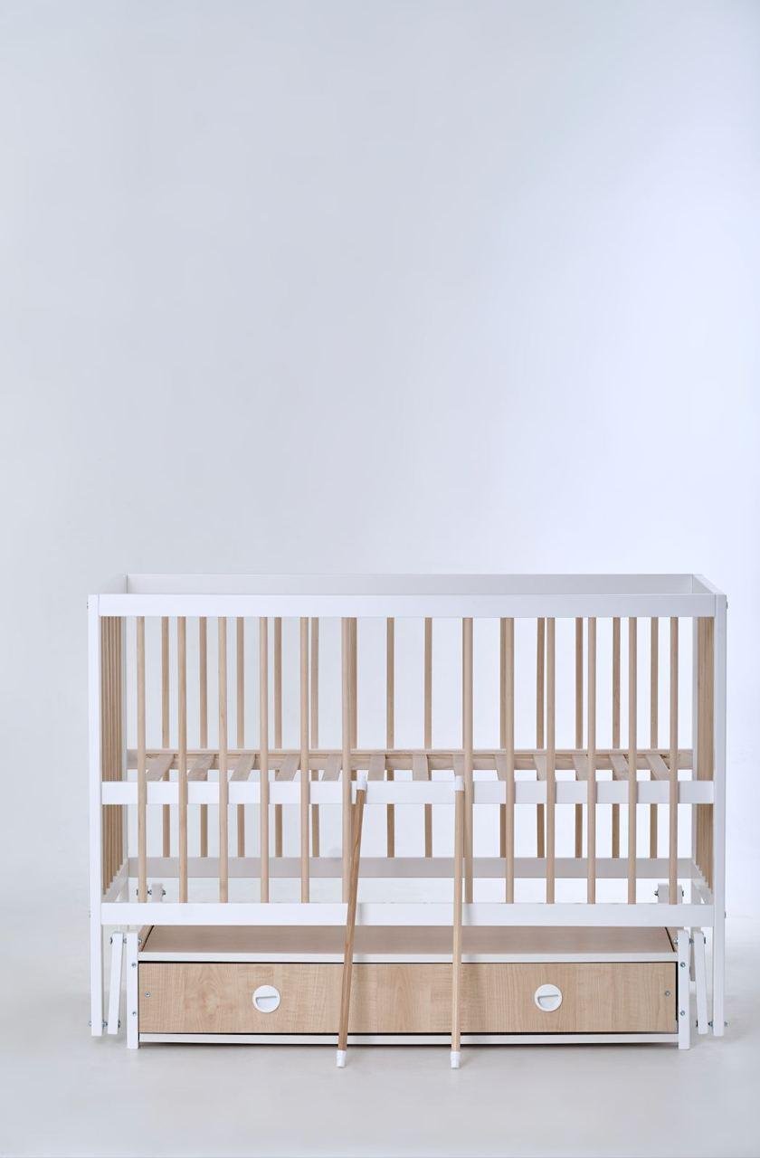 Кроватка деревянная для новорожденных Сказка с маятником и ящиком Белый с натуральным (Kuz49)