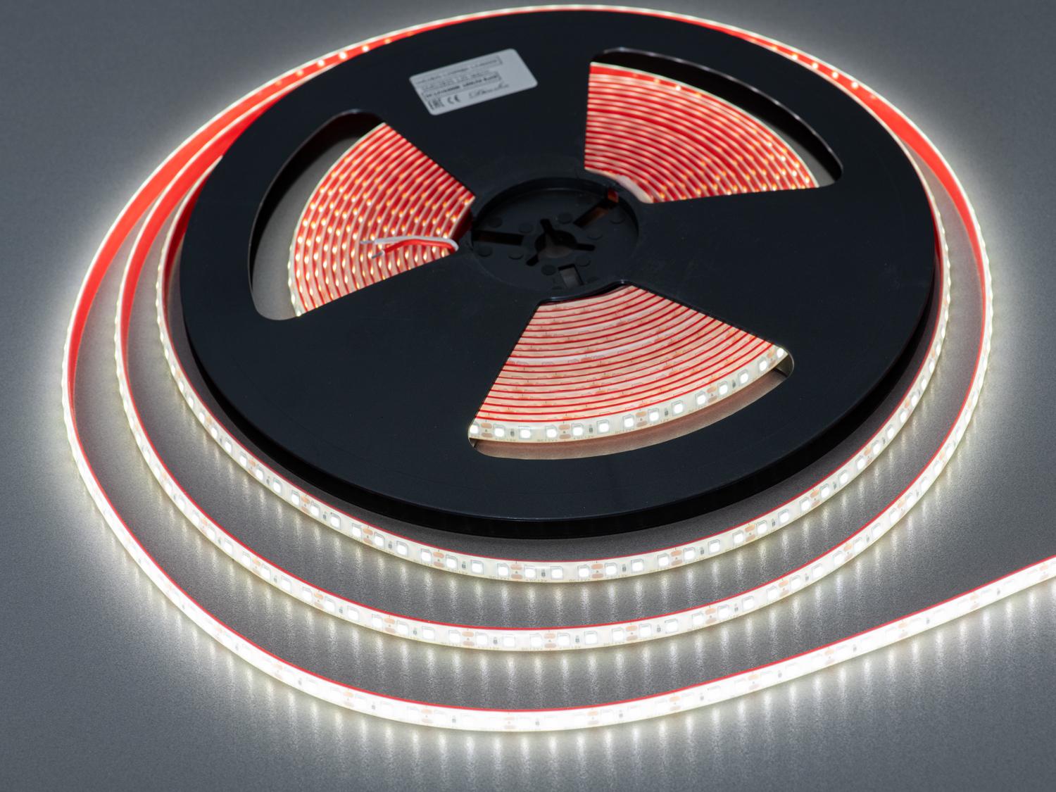 Світлодіодна стрічка 12 В 120 діодів на метр герметична 8 мм Холодний білий (P12-2835-120-CW-68-8/10) - фото 1 Світлодіодна стрічка 12 В 120 діодів на метр герметична 8 мм Холодний білий (P12-2835-120-CW-68-8/10) - фото 1