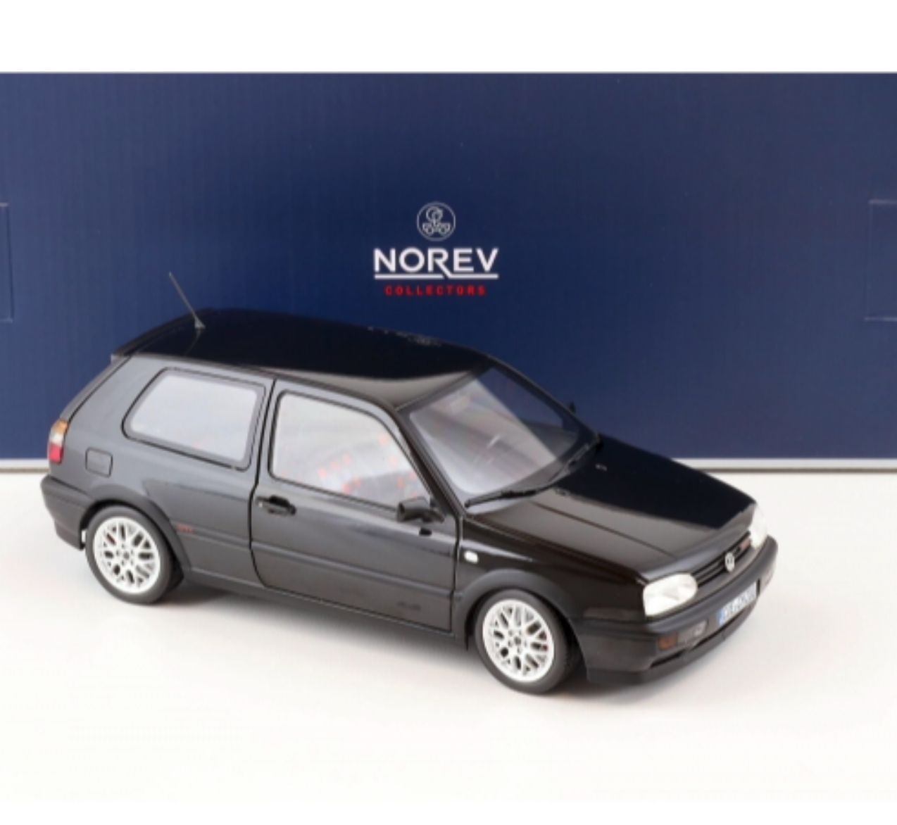 Модель автомобиля Norev 1:18 Volkswagen Golf 3 GTI 1991-1997 Black (188415) - фото 5