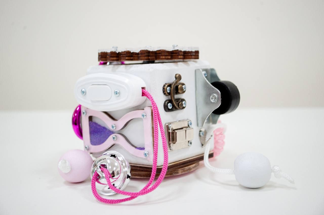 Бізікуб дорожній з дерева 7 см Рожевий (0002)