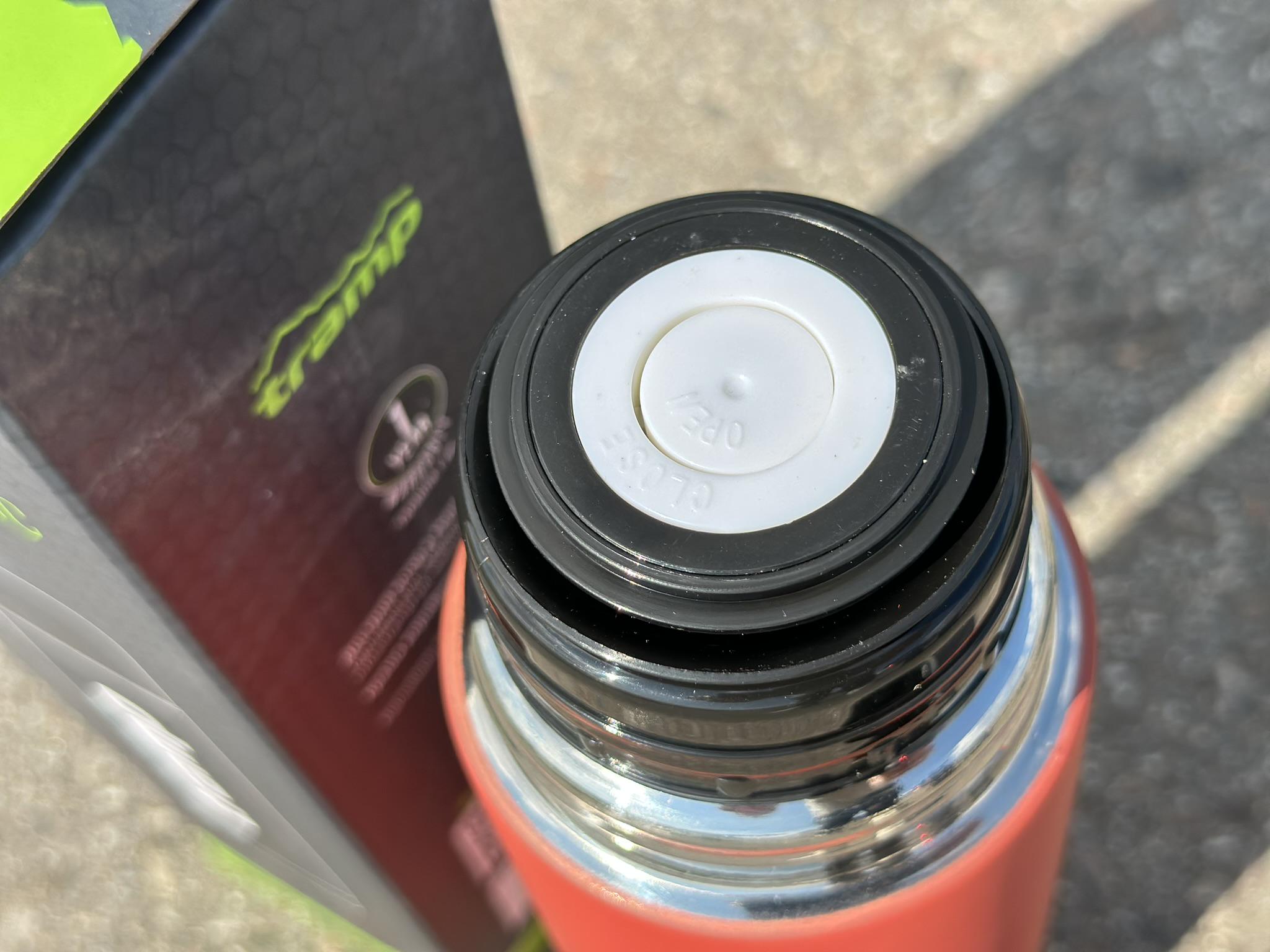 Термос для чаю та напоїв Tramp Basic з нержавіючої сталі тримає 12 ч. 1 л (UTRC-113-red) - фото 7