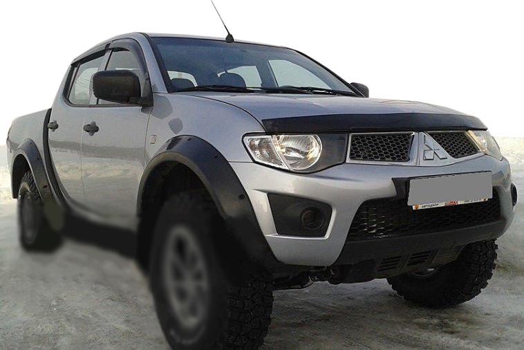 Дефлектор капота HIC для Mitsubishi Pajero Sport 2008-2015 гг. поликарбонат Черный