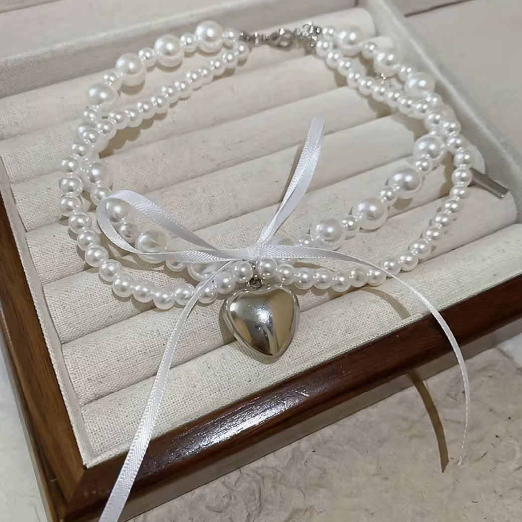 Ожерелье с жемчугом двойное с подвеской-сердечком и бантом Белый/Серебристый (32490750)