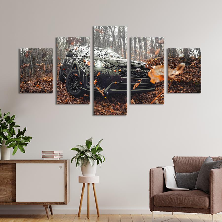 Картина на холсте Брутальный внедорожник в осеннем лесу 112x54 см (1378-52)