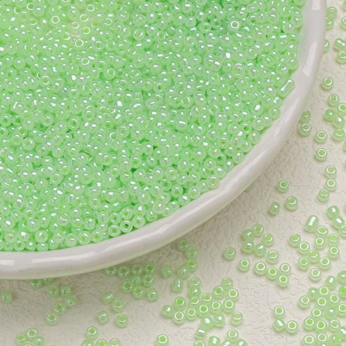 Бисер Блестящий 2 мм 50 г Лаймовый нежный (БР0002л67)