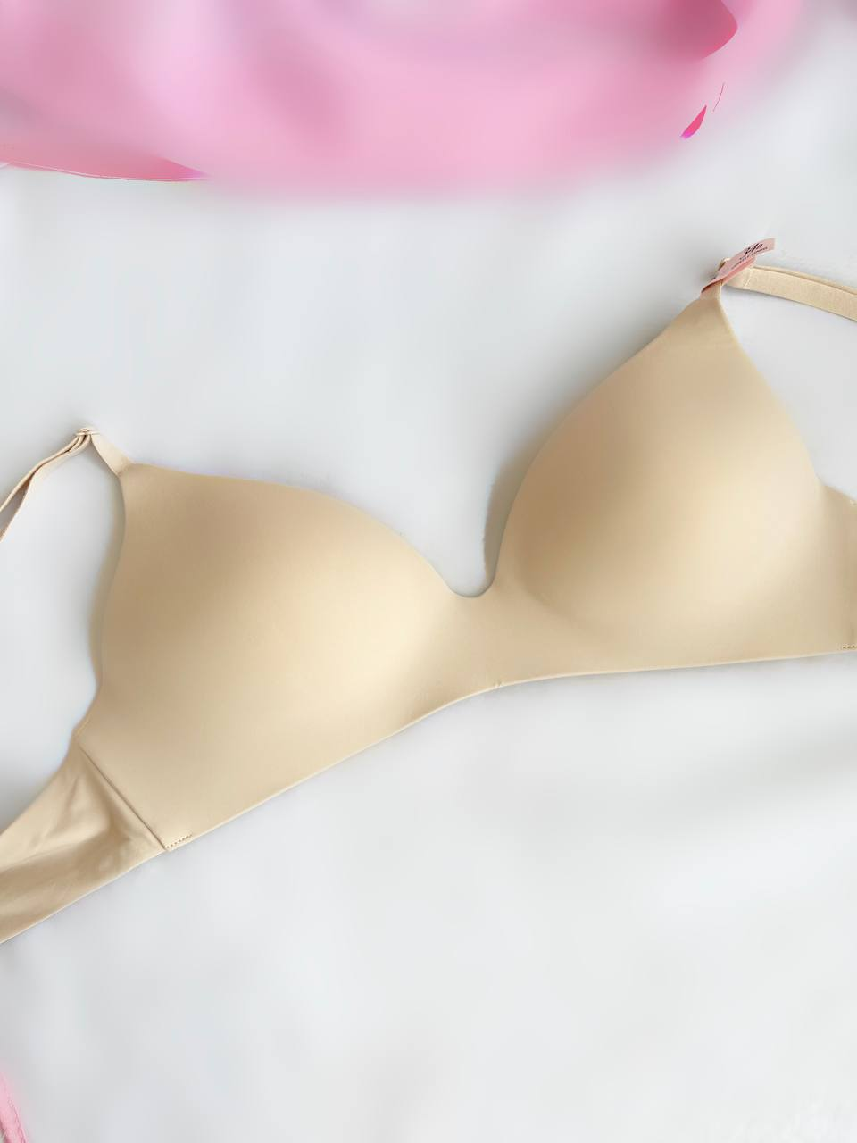 Бюстгальтер безкаркасний Victoria's Secret Lightly-Lined Wireless Bra 75С Бежевий (18355321) - фото 4