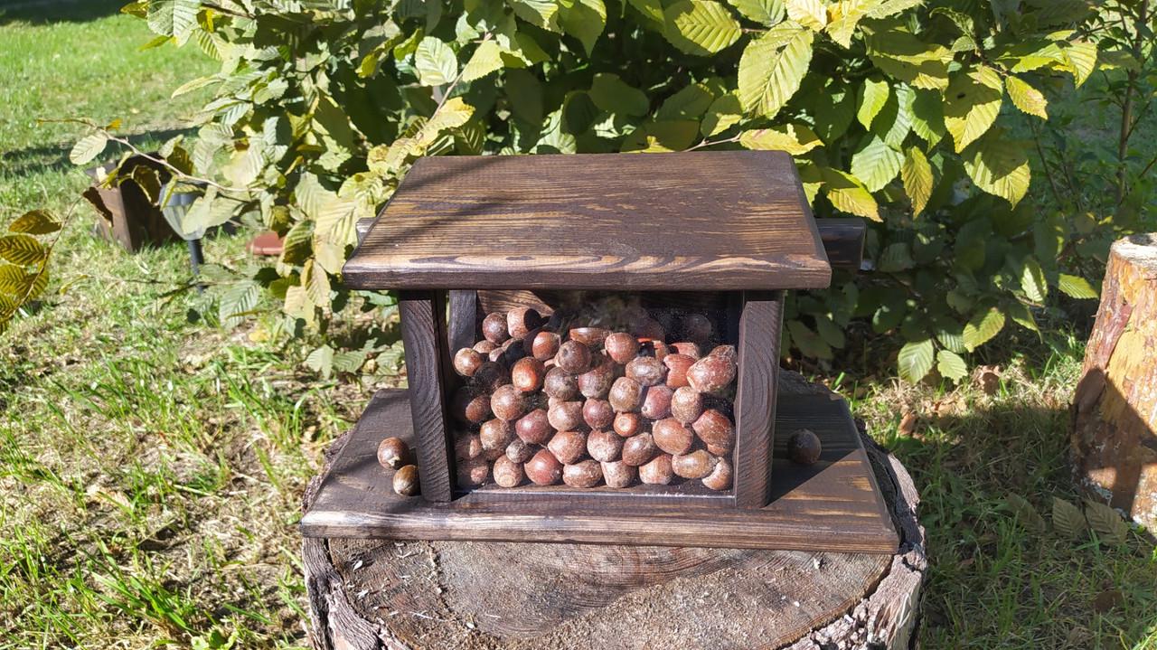 Кормушка для белок Гостинец из древесины Эбеновое дерево 35х20х16 см - фото 2 Кормушка для белок Гостинец из древесины Эбеновое дерево 35х20х16 см - фото 2