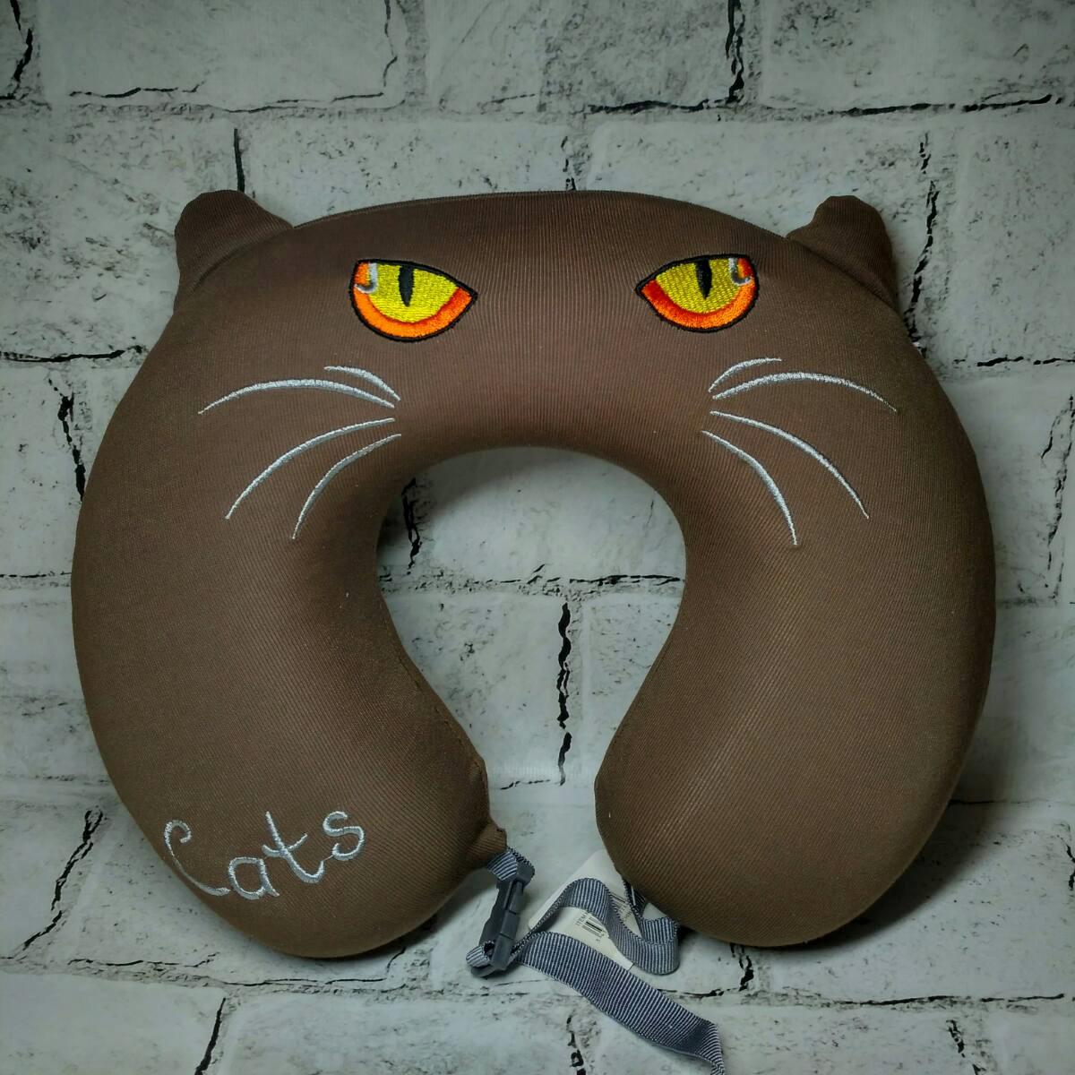 Подушка для путешествий под шею с памятью Кот 29х26х8 см Коричневый (25-2-262) Подушка для путешествий под шею с памятью Кот 29х26х8 см Коричневый (25-2-262)