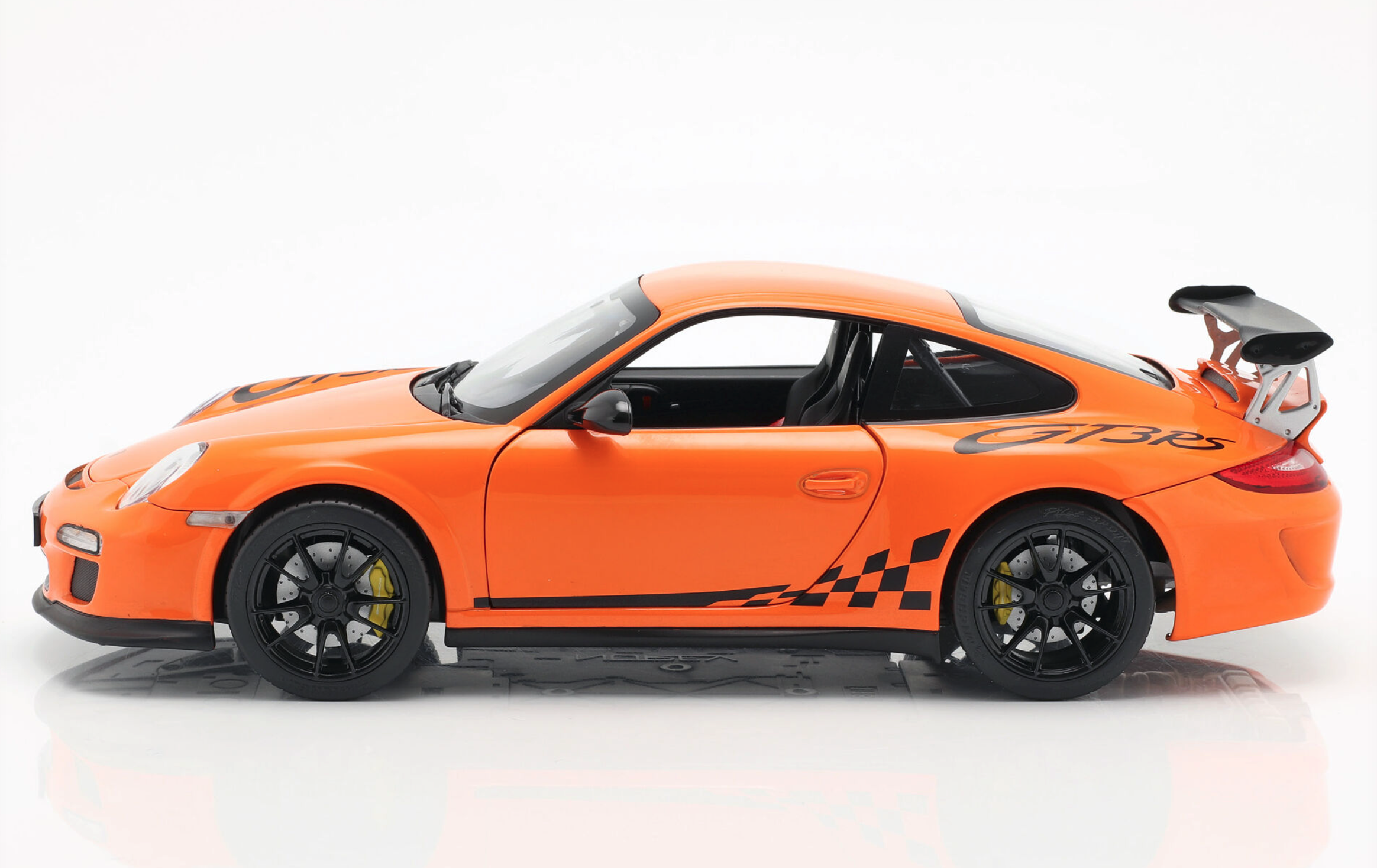 Модель автомобиля Norev 1:18 Porsche 911 997 GT3 RS Orange (187562) - фото 4 Модель автомобиля Norev 1:18 Porsche 911 997 GT3 RS Orange (187562) - фото 4