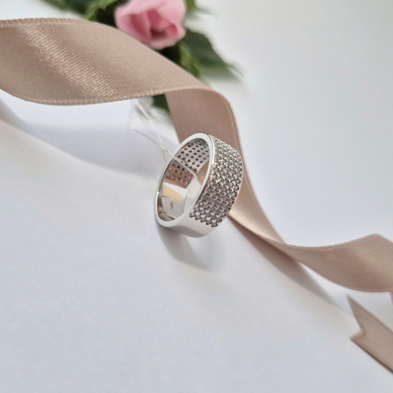 Каблучка доріжка широка з білими каменями срібло 925 проби родоване 4,71 г р. 17 (лк0116рк) - фото 4 Каблучка доріжка широка з білими каменями срібло 925 проби родоване 4,71 г р. 17 (лк0116рк) - фото 4