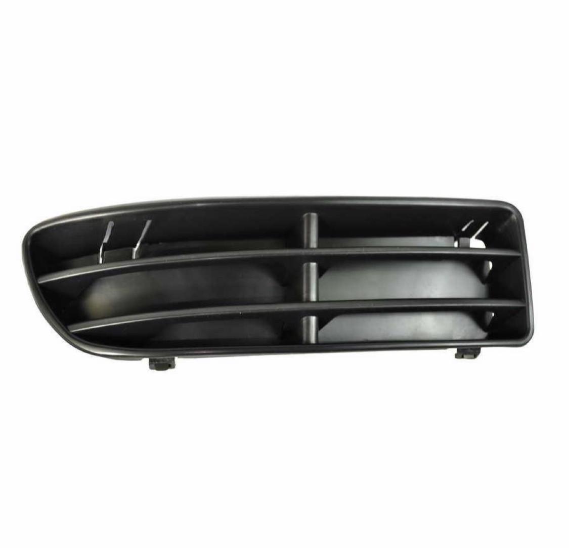 Решетка бампера AVTM Volkswagen Bora 99-05 правая (9543 992)