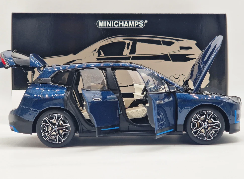 Модель автомобіля 1:18 Minichamps BMW iX SUV 2022 Blue Metallic (110023100) - фото 4