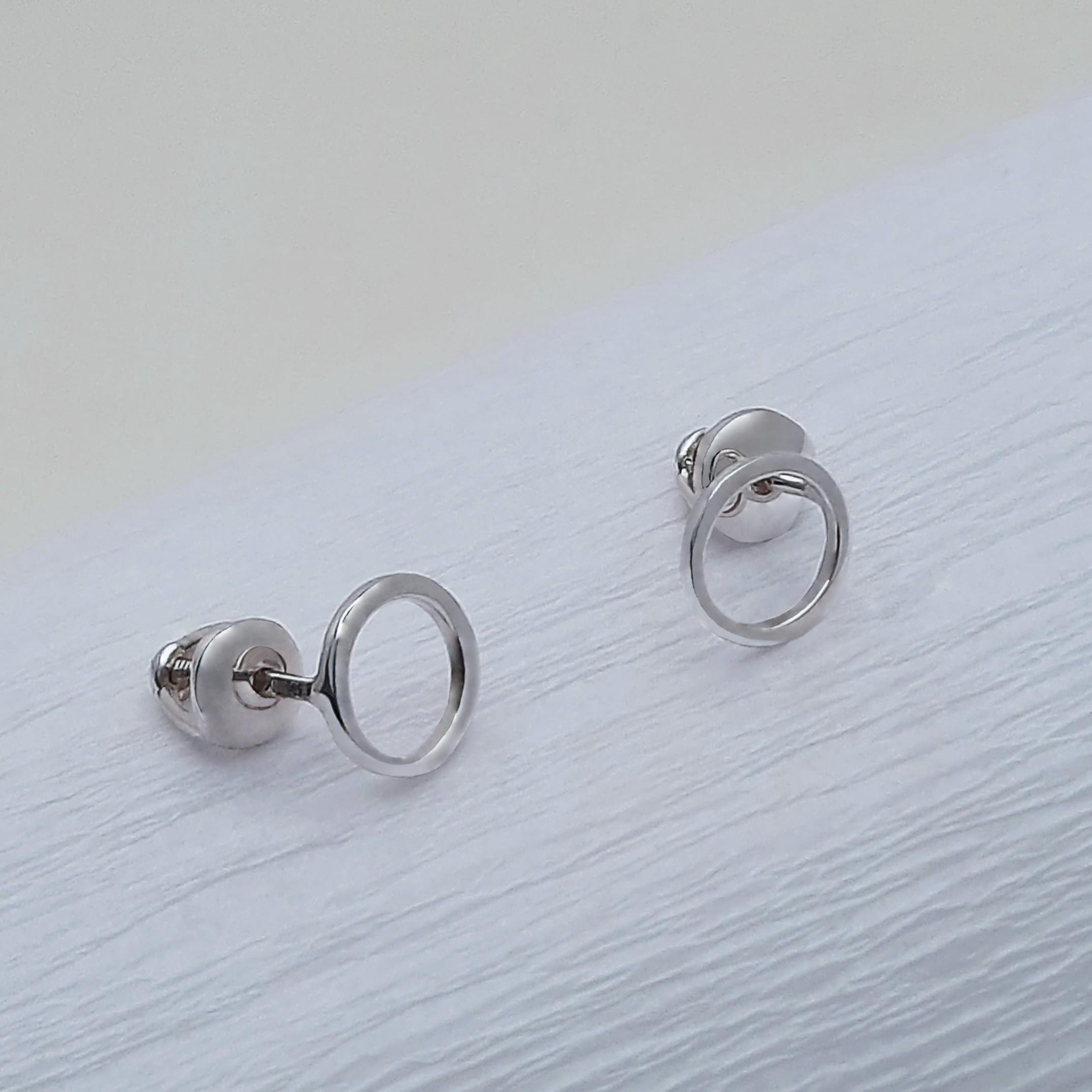 Серебряные серьги пусеты Циклон - фото 3 Серебряные серьги пусеты Циклон - фото 3