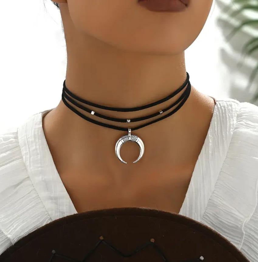 Чокер із підвіскою у формі півмісяця (28349453) - фото 4 Чокер із підвіскою у формі півмісяця (28349453) - фото 4