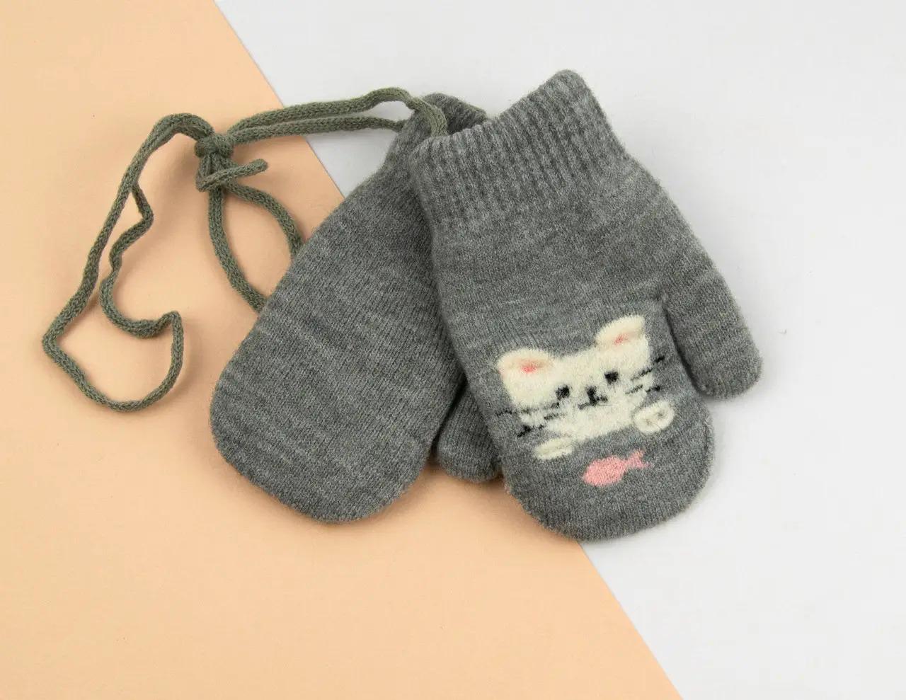 Детские варежки зимние двойные на веревочке 3-5 лет р. 5 Серый (24-8-017) Детские варежки зимние двойные на веревочке 3-5 лет р. 5 Серый (24-8-017)