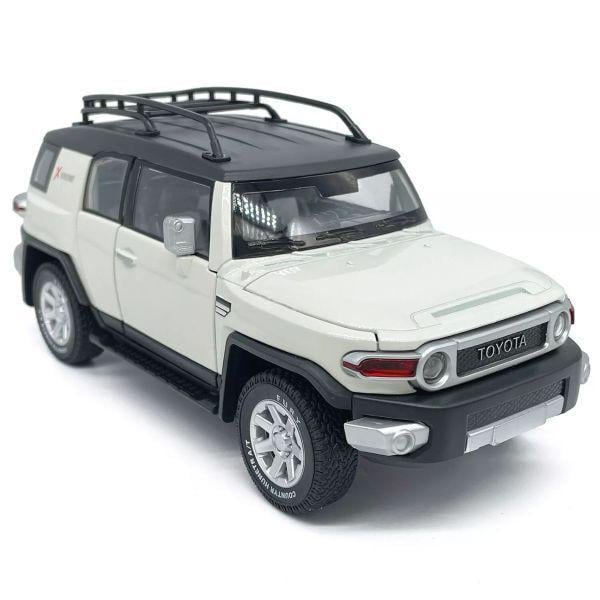 Игрушечная машинка Toyota FJ Cruiser 1:24 со световыми и звуковыми эффектами инерционна (C01943)