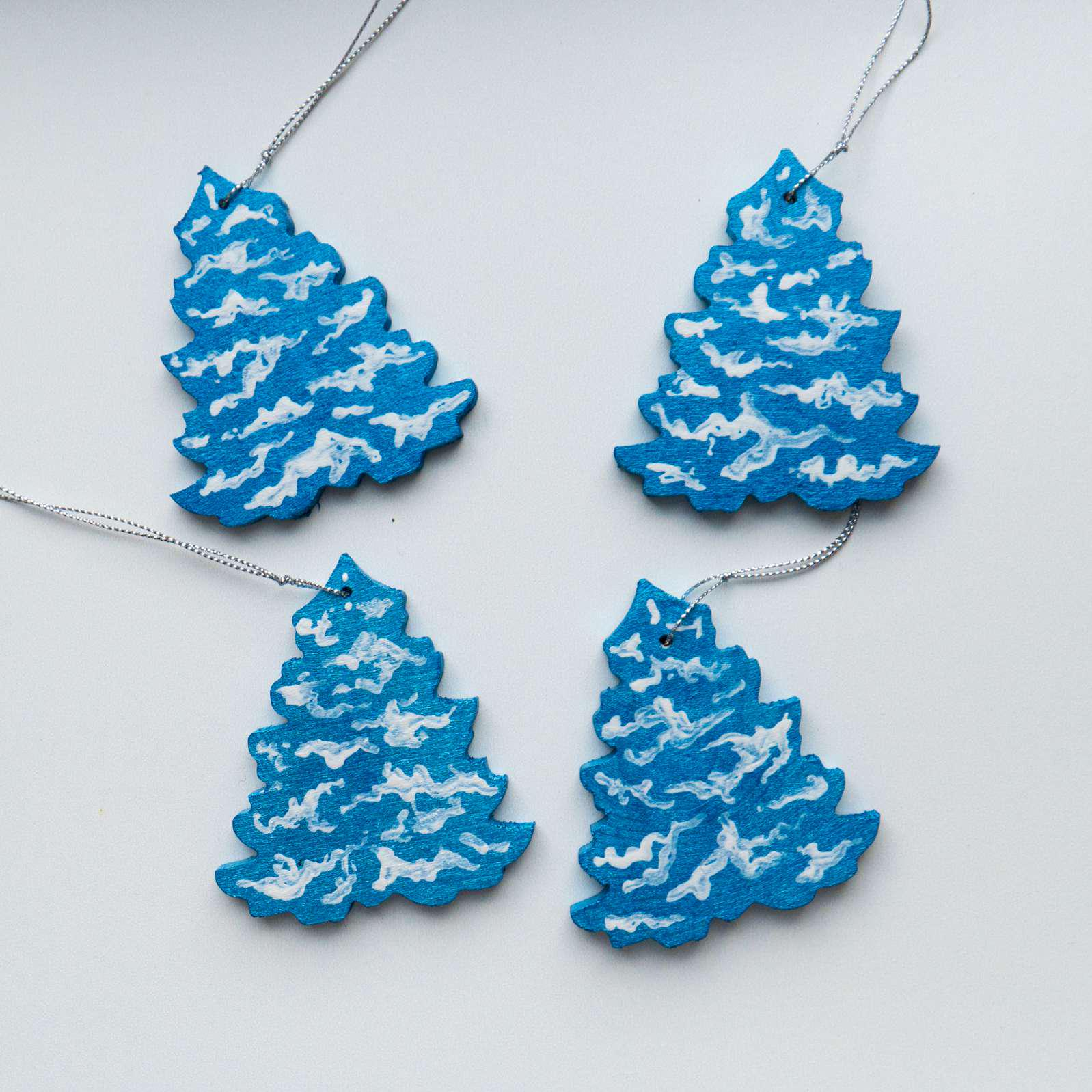 Набор деревянных новогодних игрушек для елки ручной работы Ёлочки 4 шт. (yan-4-12)