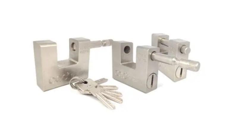 Замок навесной усиленный Extra П-образный 4 ключа 94 мм (ЗН263) - фото 2 Замок навесной усиленный Extra П-образный 4 ключа 94 мм (ЗН263) - фото 2