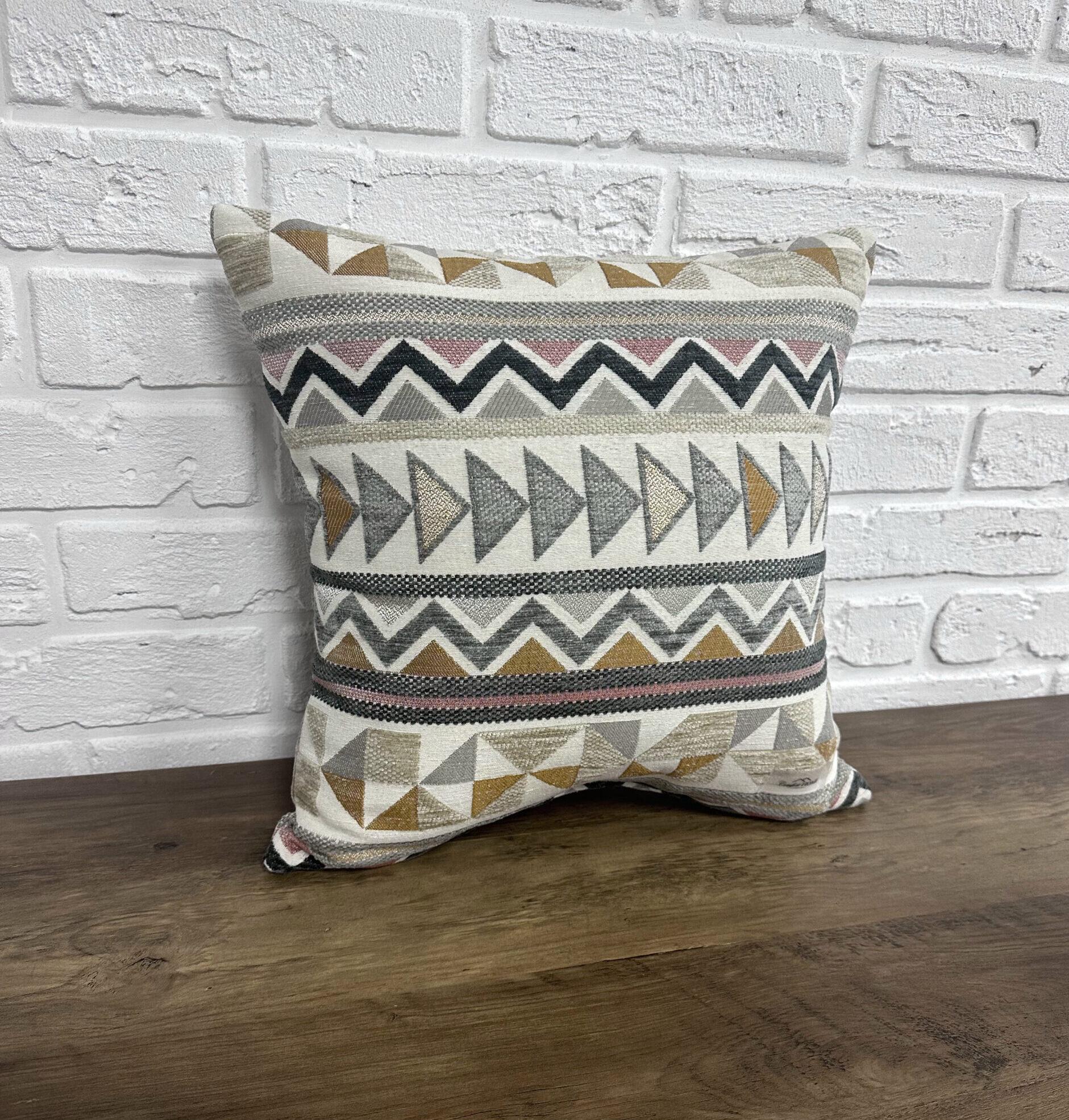 Подушка Comfort Home Gipsy жаккардовая 40х40 см