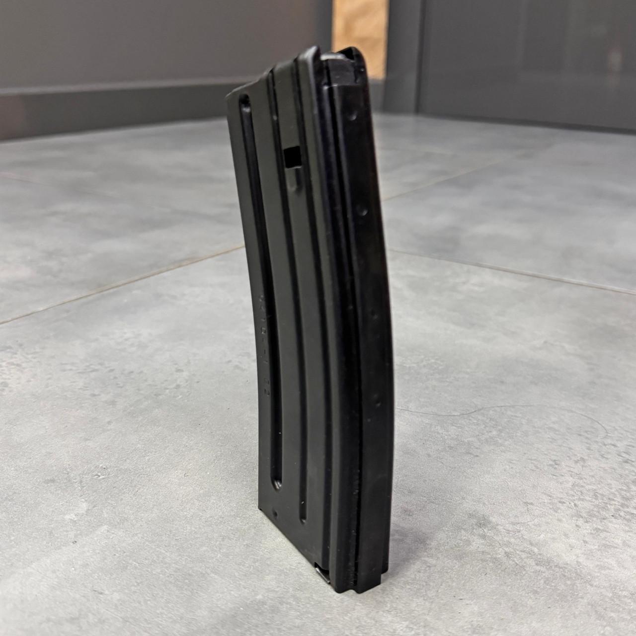 Магазин металевий на 30 патронів 5,56х45 NATO 223 Rem для AR15/M4/M16 Чорний (246942) - фото 2 Магазин металевий на 30 патронів 5,56х45 NATO 223 Rem для AR15/M4/M16 Чорний (246942) - фото 2