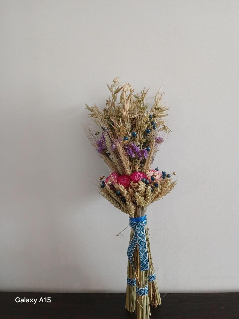 Дидух рождественский из колосья пшеницы/льна и овса на трех ножках 35-40 см с лентой вышиванкой Синий (2822707209) - фото 3 Дидух рождественский из колосья пшеницы/льна и овса на трех ножках 35-40 см с лентой вышиванкой Синий (2822707209) - фото 3