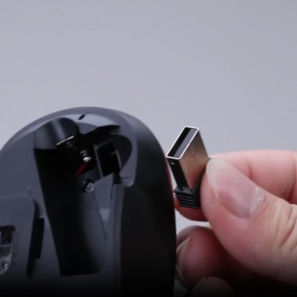 Мышь беспроводная Logitech M185 Wireless Office Mouse 2,4Ghz USB приемник 1000DPI оптическая бесшумная Red (180894) - фото 12 Мышь беспроводная Logitech M185 Wireless Office Mouse 2,4Ghz USB приемник 1000DPI оптическая бесшумная Red (180894) - фото 12