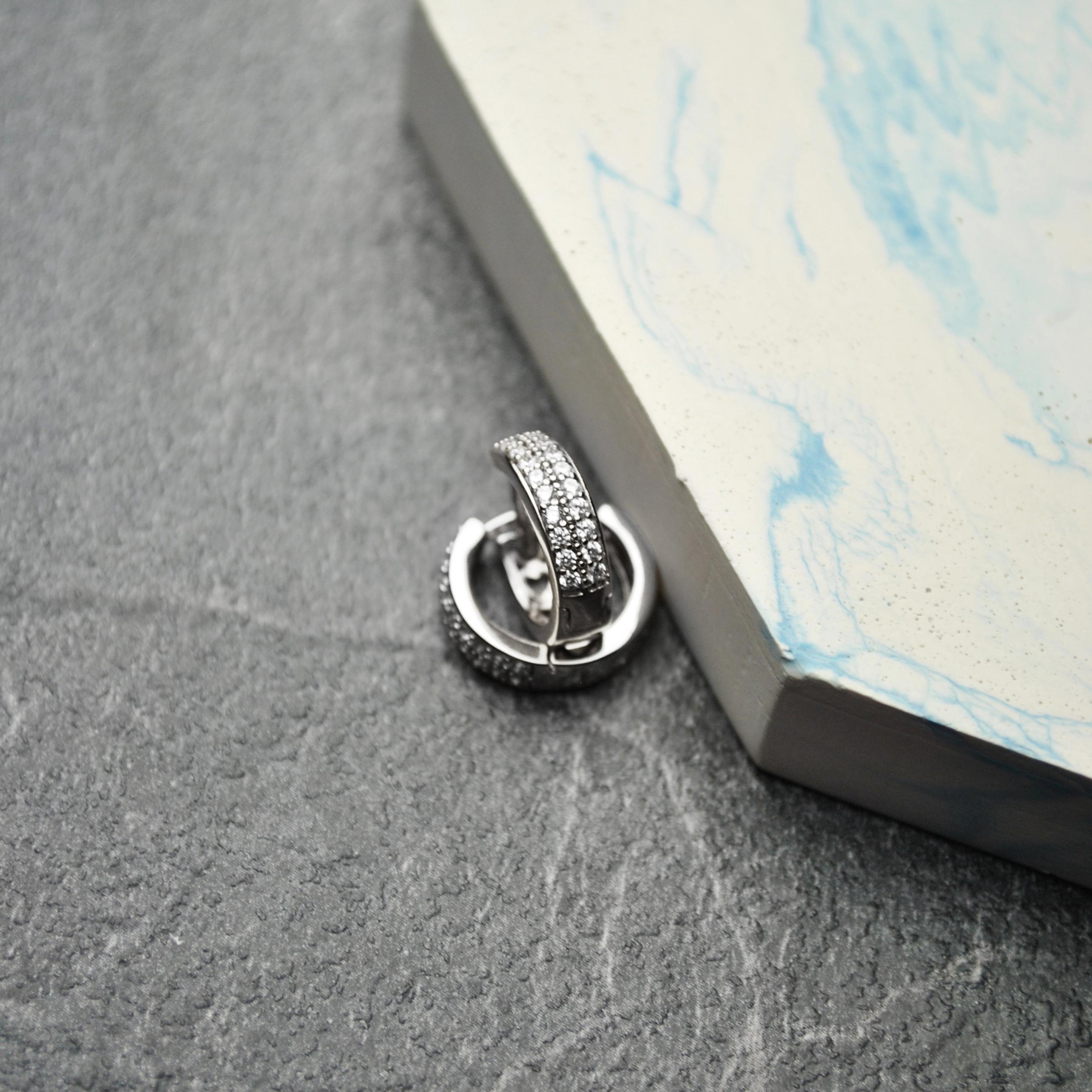 Серьги кольца с фианитами медицинская сталь родий (x171-1) - фото 4 Серьги кольца с фианитами медицинская сталь родий (x171-1) - фото 4