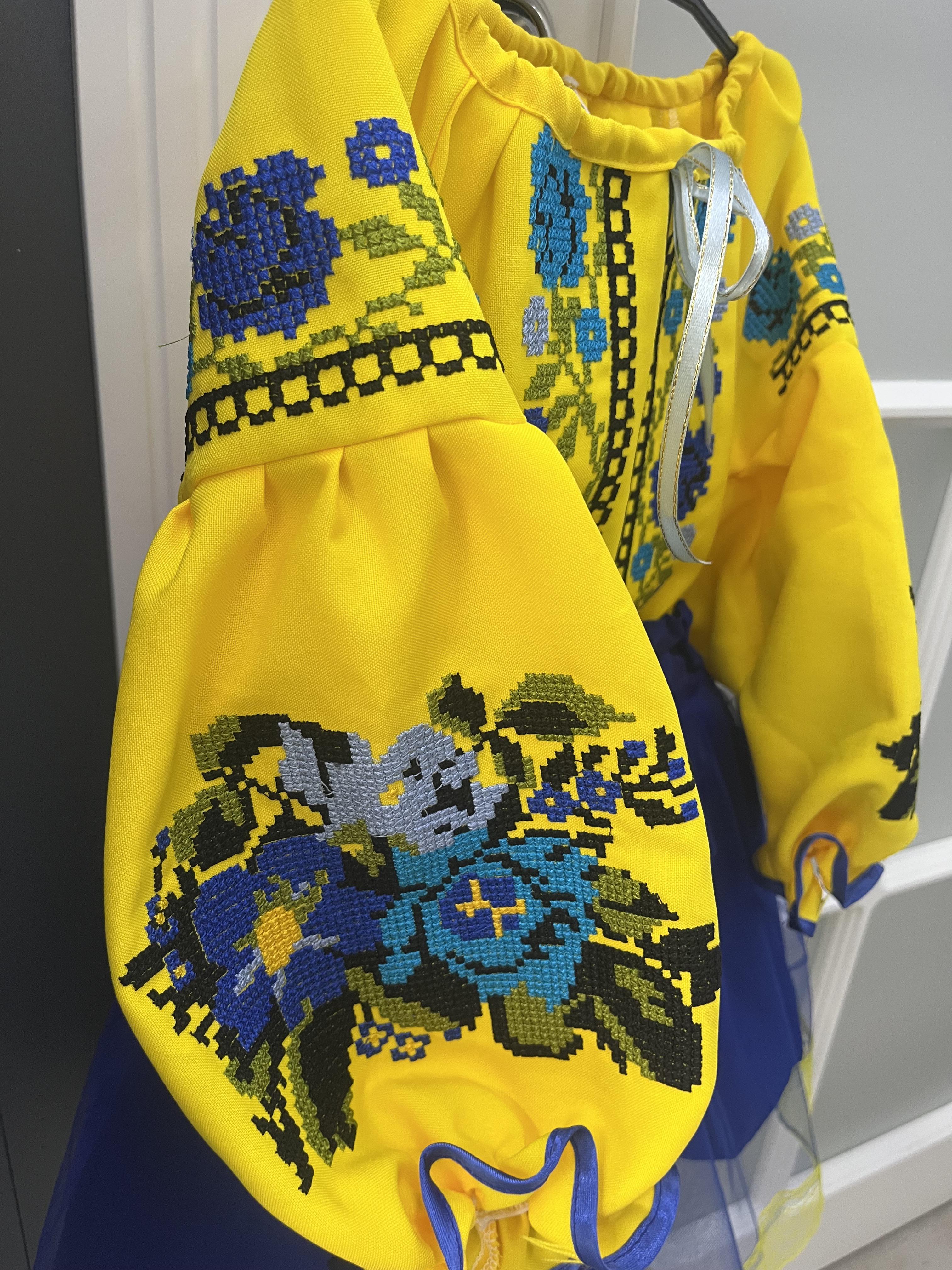 Костюм вишиванка для дівчинки Квітковий 134-140 см Жовто-синій - фото 4 Костюм вишиванка для дівчинки Квітковий 134-140 см Жовто-синій - фото 4