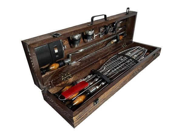 Подарочный набор Лесник шампуры с тарелками и приборами в деревянном чехле