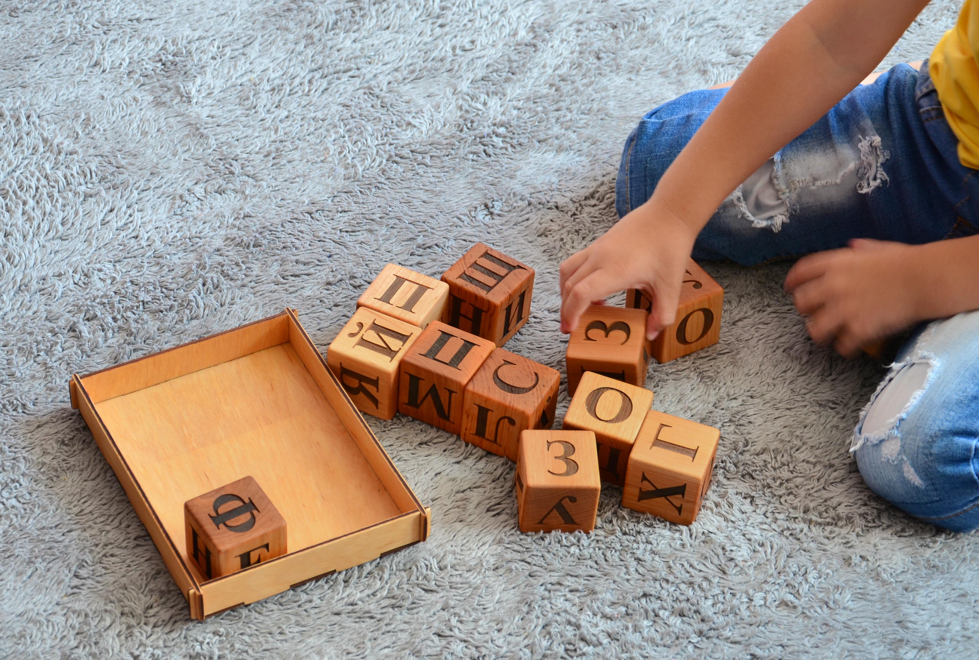 Кубики алфавит детские KolodaToys Украинский алфавит 4,5х4,5х4,5 см Коричневый (9010) - фото 8 Кубики алфавит детские KolodaToys Украинский алфавит 4,5х4,5х4,5 см Коричневый (9010) - фото 8