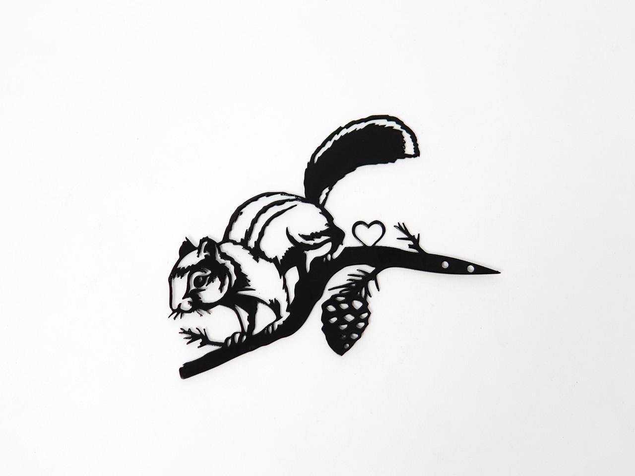 Садовая фигура Белка на ветке с шишкой металлическая для дерева/беседки/террасы/сада/подворья (DCR015) - фото 4 Садовая фигура Белка на ветке с шишкой металлическая для дерева/беседки/террасы/сада/подворья (DCR015) - фото 4